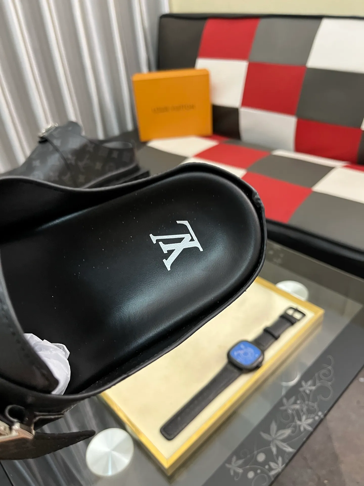Men's shoes 💰380⌚️⌚️2025 new men's casual sandals and slippers, made of suede cow leather, with Monogram pattern to highlight the trendy style. Adjustable straps illuminated with LV letters, while a resilient insole and micro outsole provide lightweight comfort. Made of suede cow leather with embossed Monogram pattern and brand element metal hardware✅Adjustable straps➕Tough insole‼ ️Micro outsole. Comfortable and easy to wear‼ ️size: 38-443️⃣Colors available